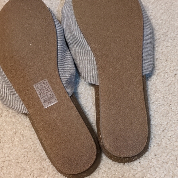 Blowfish Gray Sandals with Bow Detail - Picture 2 of 4